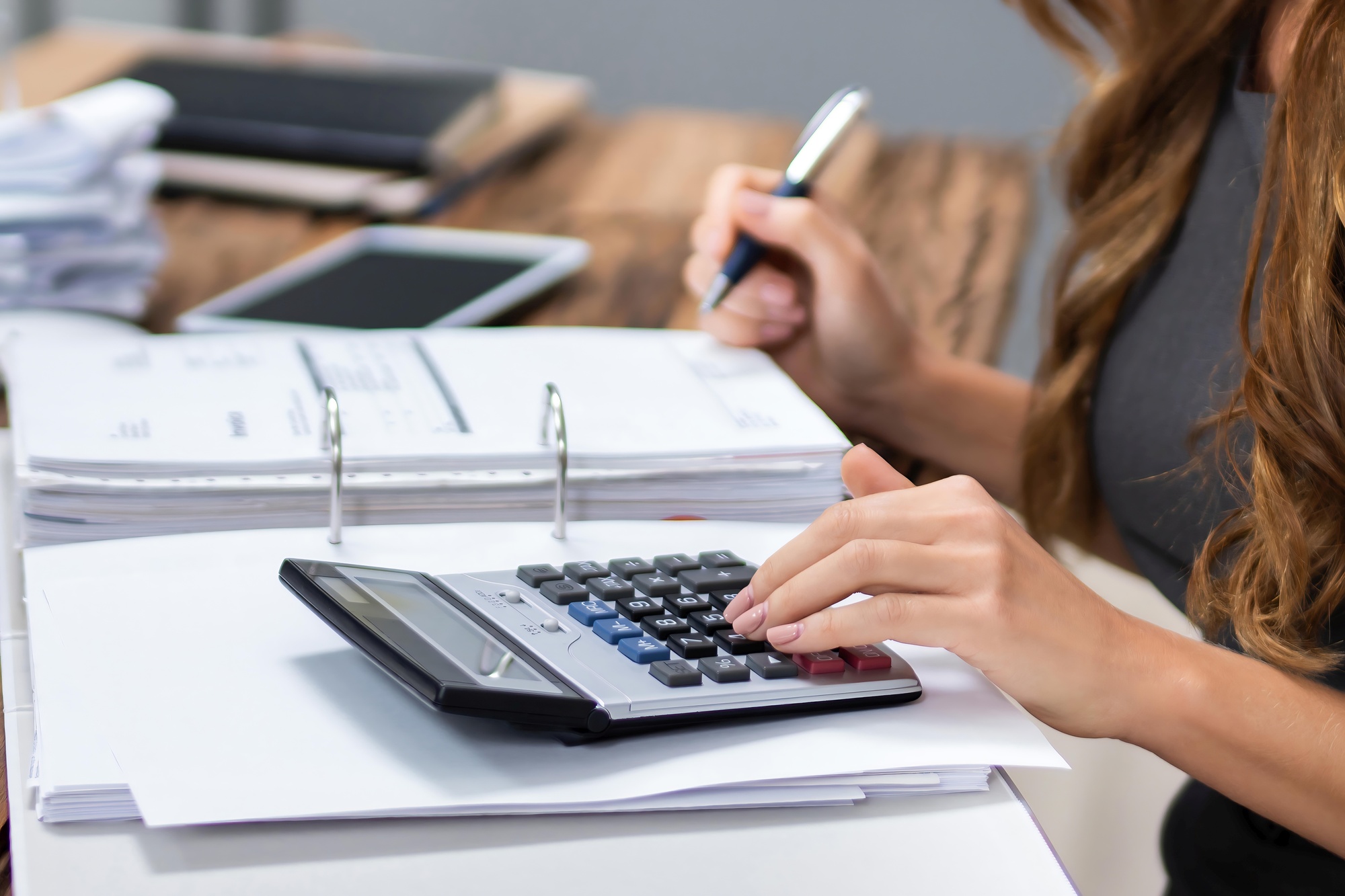 professional_women_working_laptop_close_up